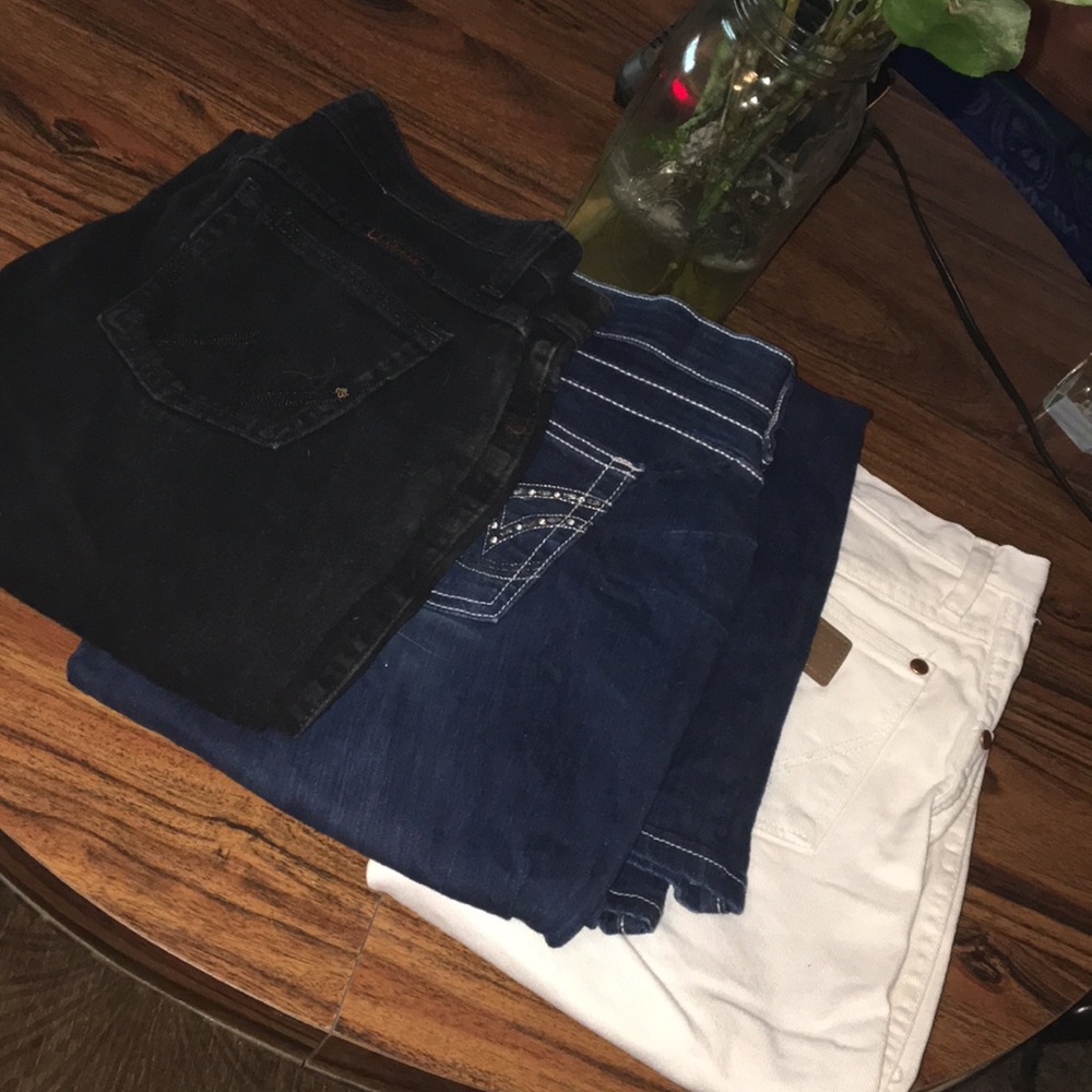 3 pairs of wrangler jeans